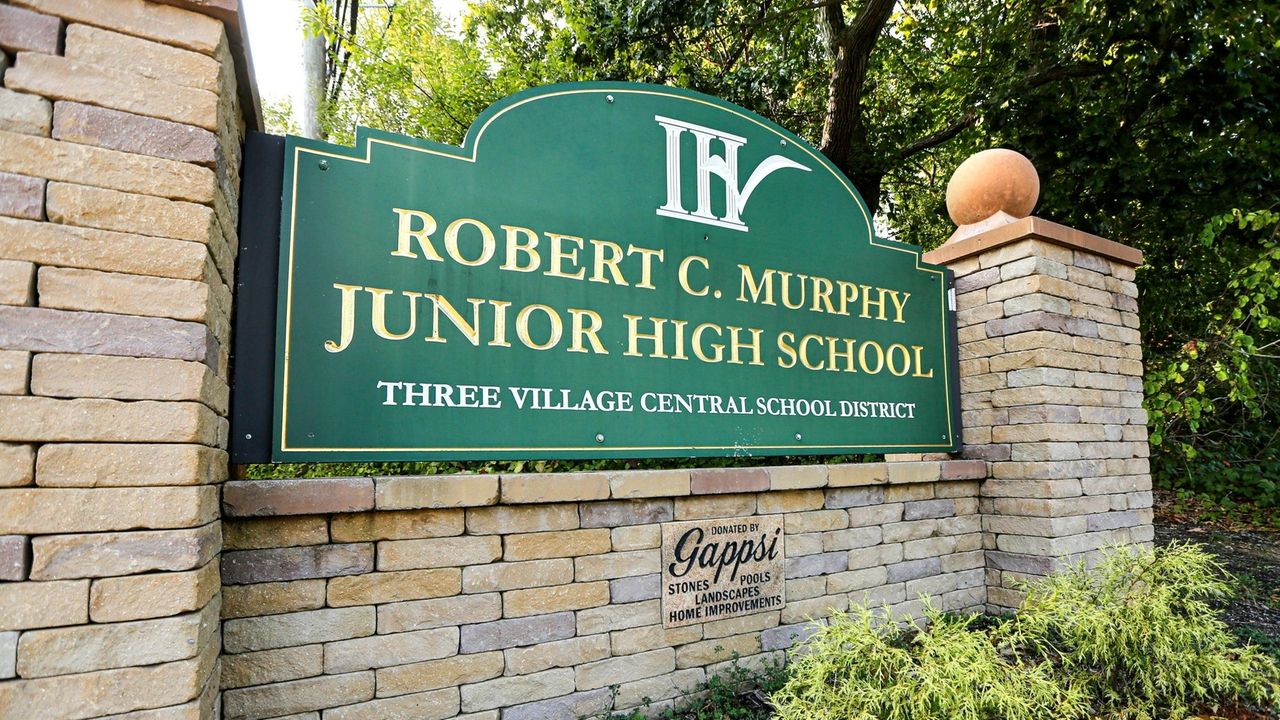 Cops Junior high teen boy posts social media threat about bringing