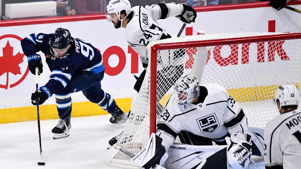 Cam Talbot, Trevor Moore carry Kings to 1st win of season, 5-1 over ...