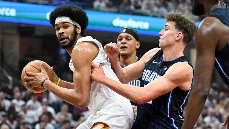 Cleveland Cavaliers' Jarrett Allen drives against Orlando Magic's Franz Wagner...