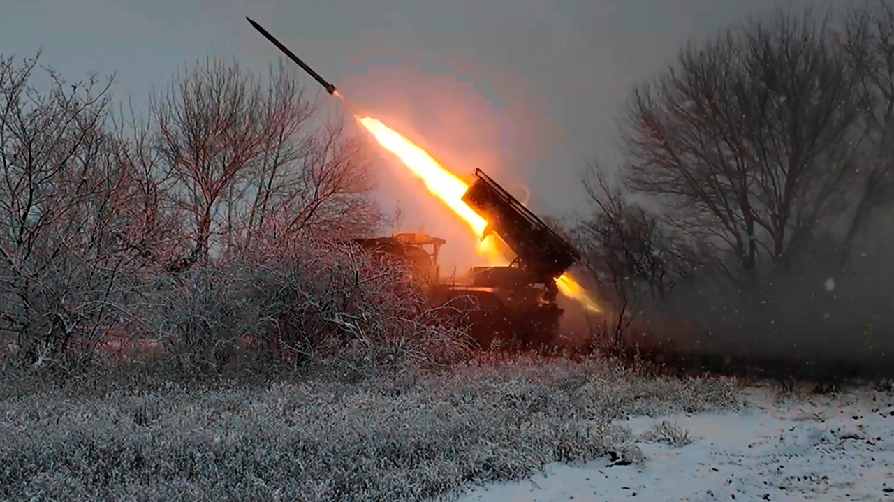 Putin warns that Russia will seek to extend its gains in Ukraine if ...