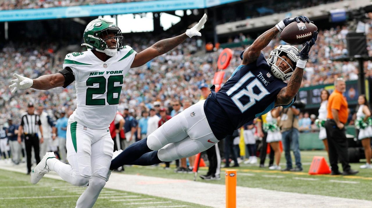 Brandin Echols asks Tom Brady for autograph after Jets loss