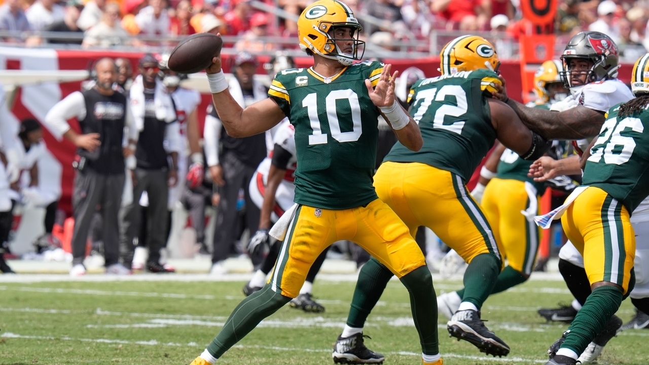 Jordan Love throws 2 touchdown passes, Packers edge Buccaneers 17-14 ...