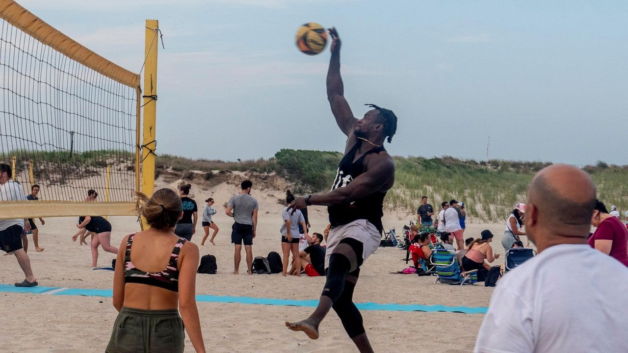 Beach Volleyball Leagues Attract Hundreds On Long Island Newsday 1203