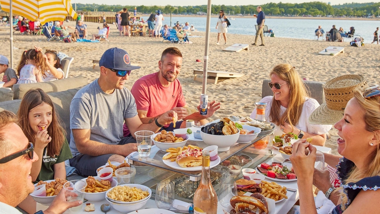 Beach bars and amusement parks on Long Island open after Labor Day