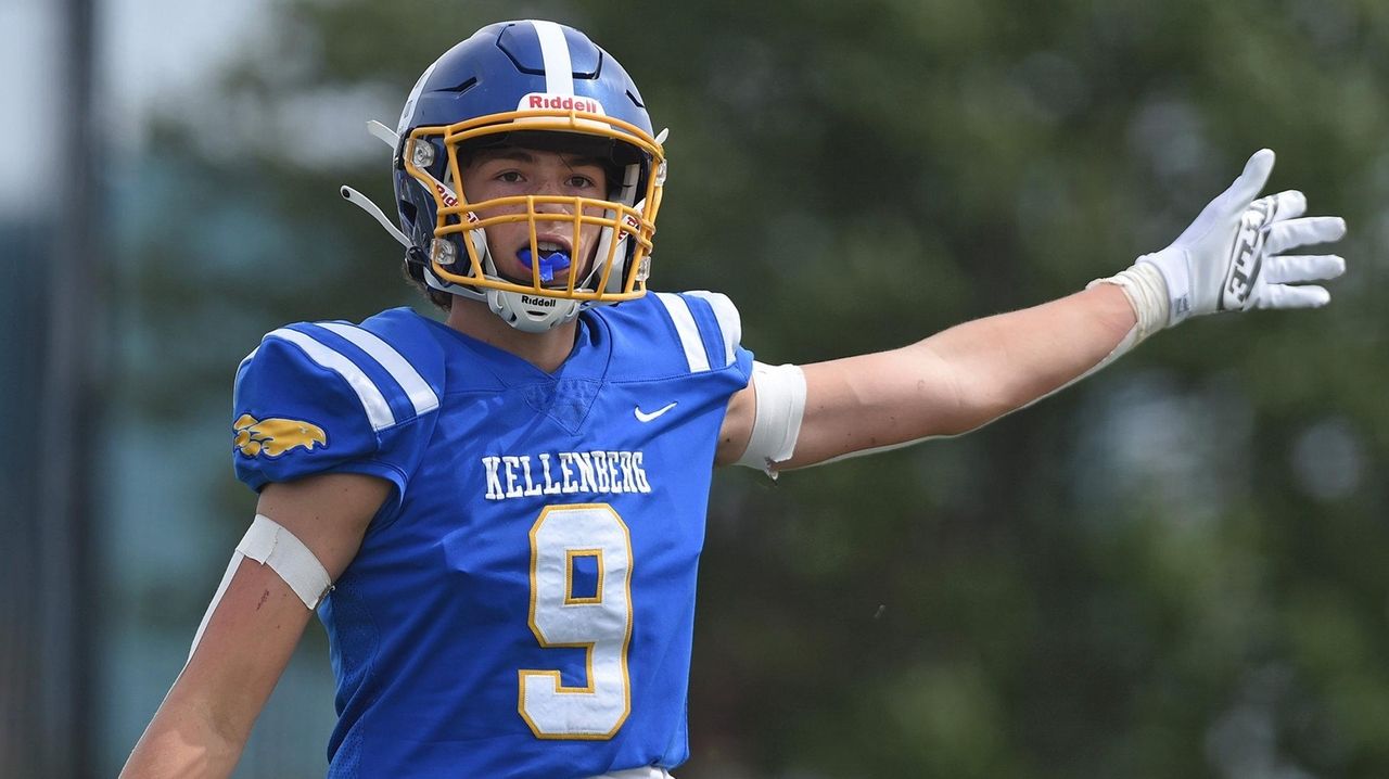 Photos: Kellenberg-St. Francis Prep football - Newsday