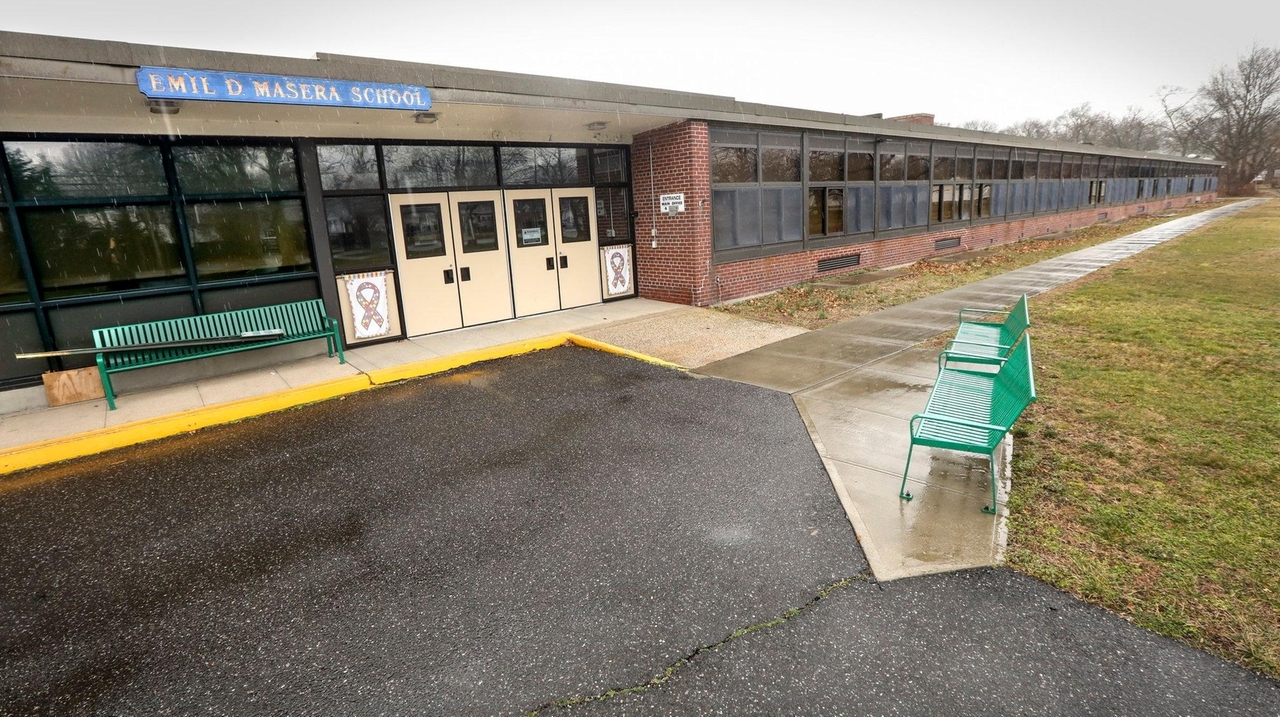 West Islip voters reject 9.5M sale of school that would have
