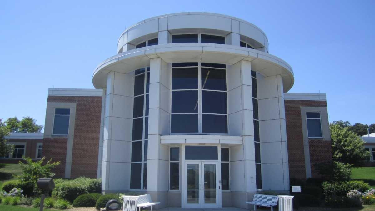 LI colleges named 'military friendly' - Newsday