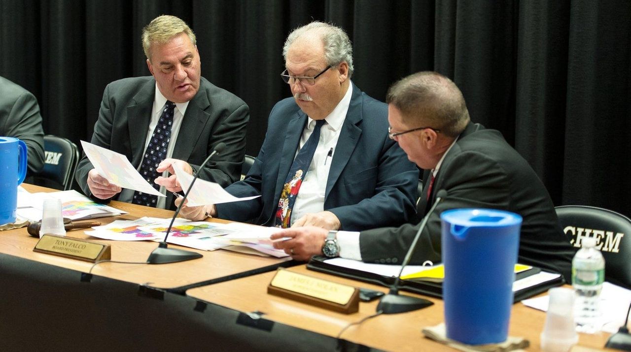 Sachem district to hold final hearing Wednesday on school closings