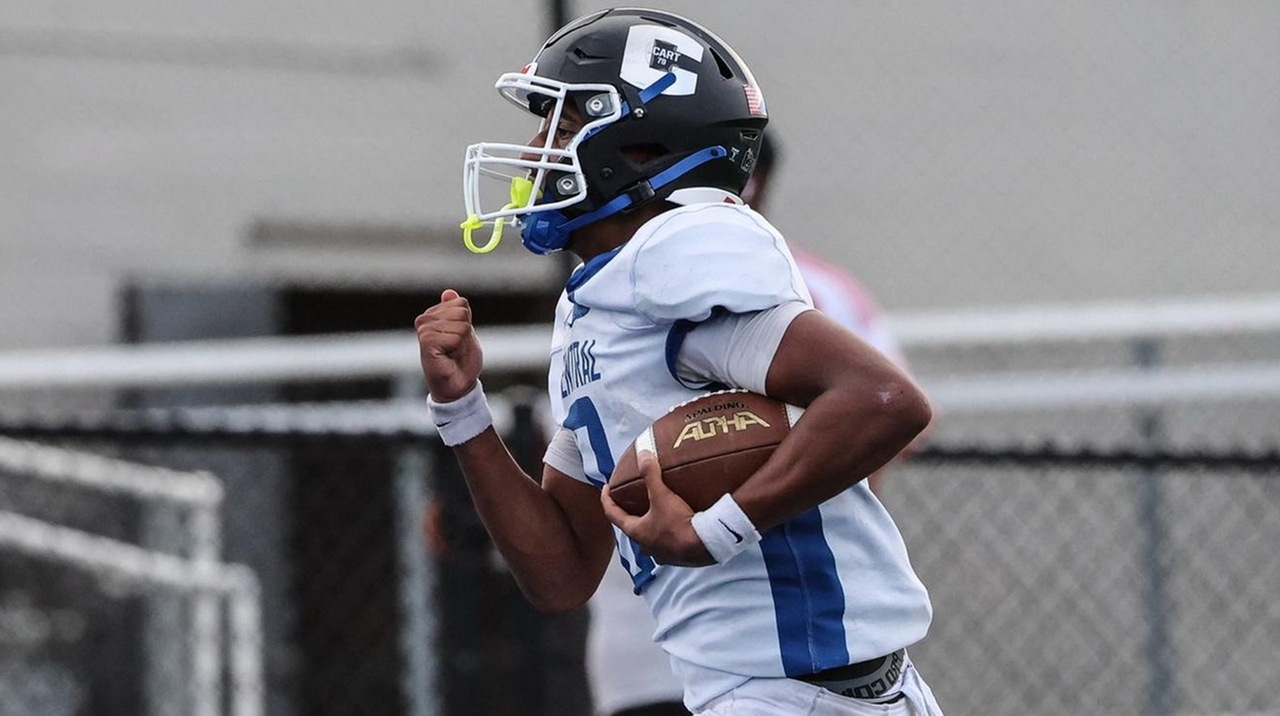 Valley Stream Central football plays with heavy heart in season-opening win over Baldwin