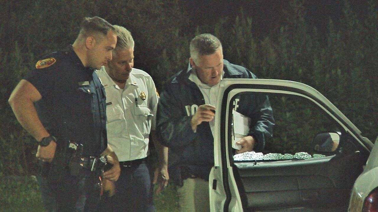 Taxi driver in North Bellport shot during robbery attempt, cops say