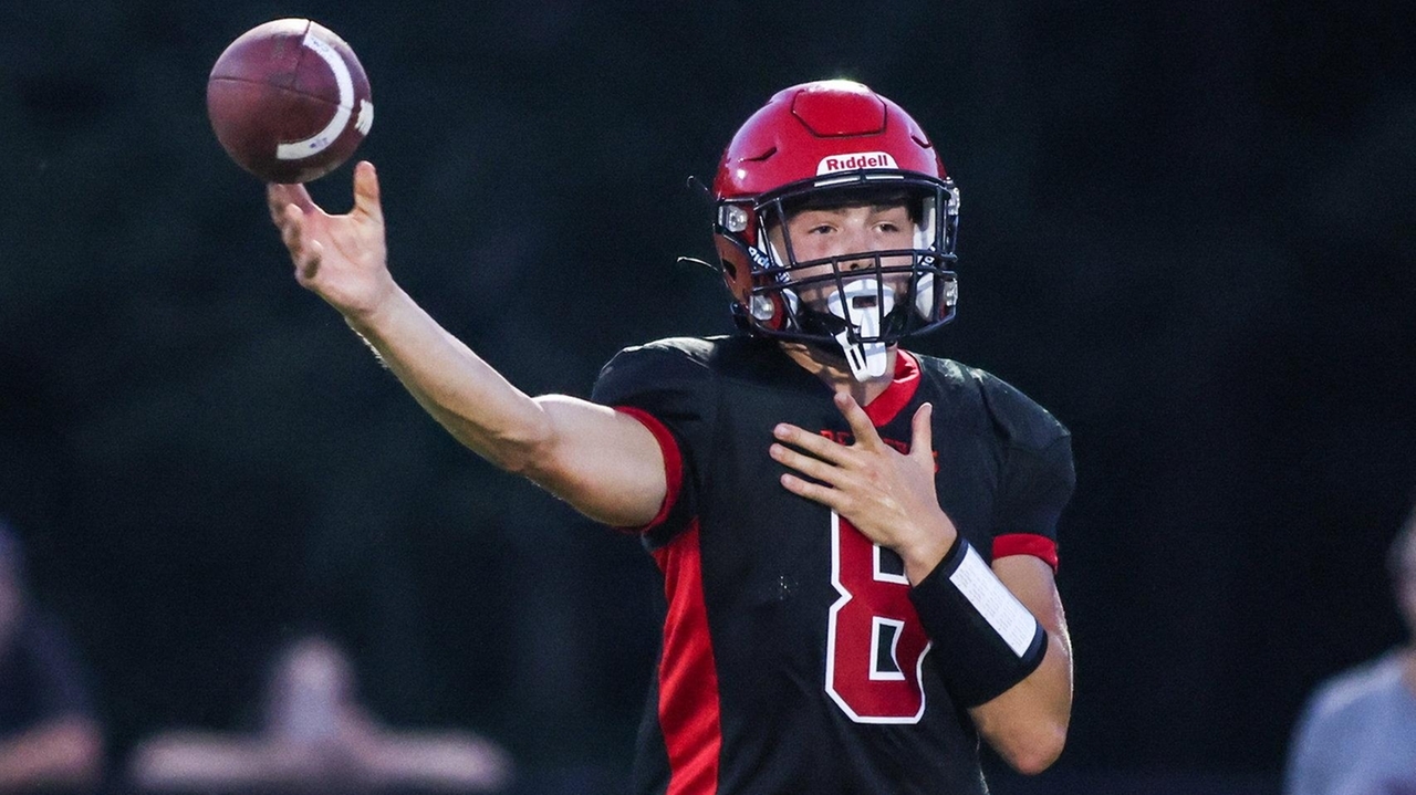 Suffolk Division IV football roundup - Newsday
