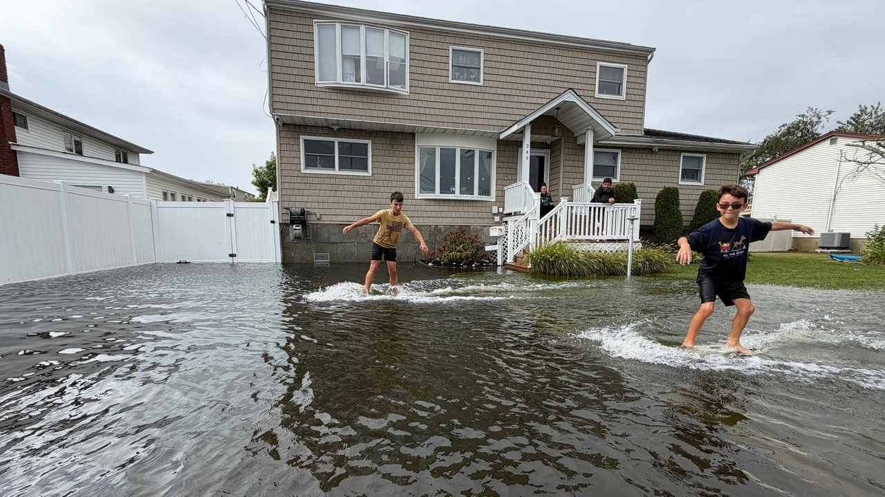 Fotos: Nor'easter trifft Long Island mit Starkregen, Überschwemmungen ...