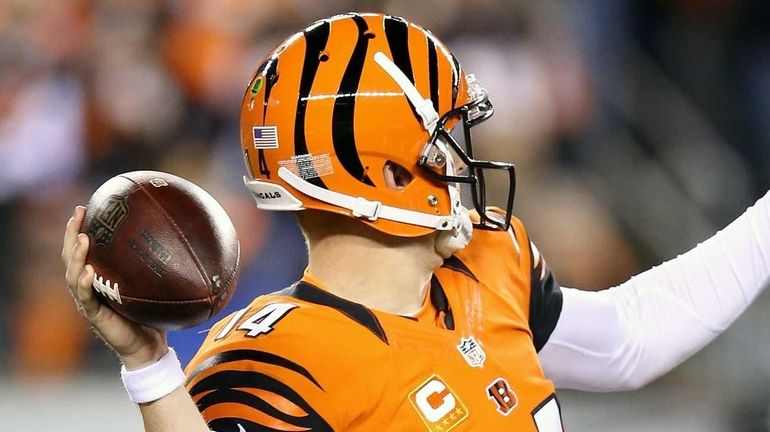 J.J. Watt Upset Andy Dalton After Texans Upset Bengals Monday Night -  Steelers Depot