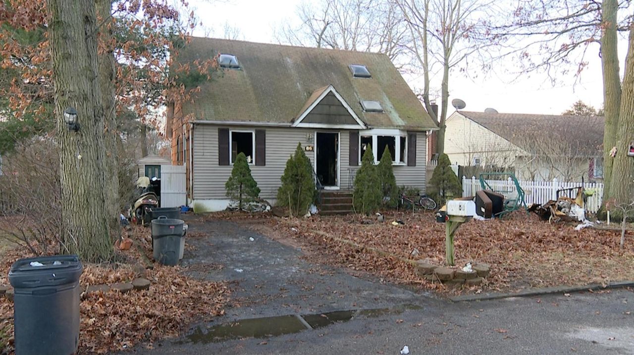Police 2 killed, 2 injured in North Patchogue house fire Newsday