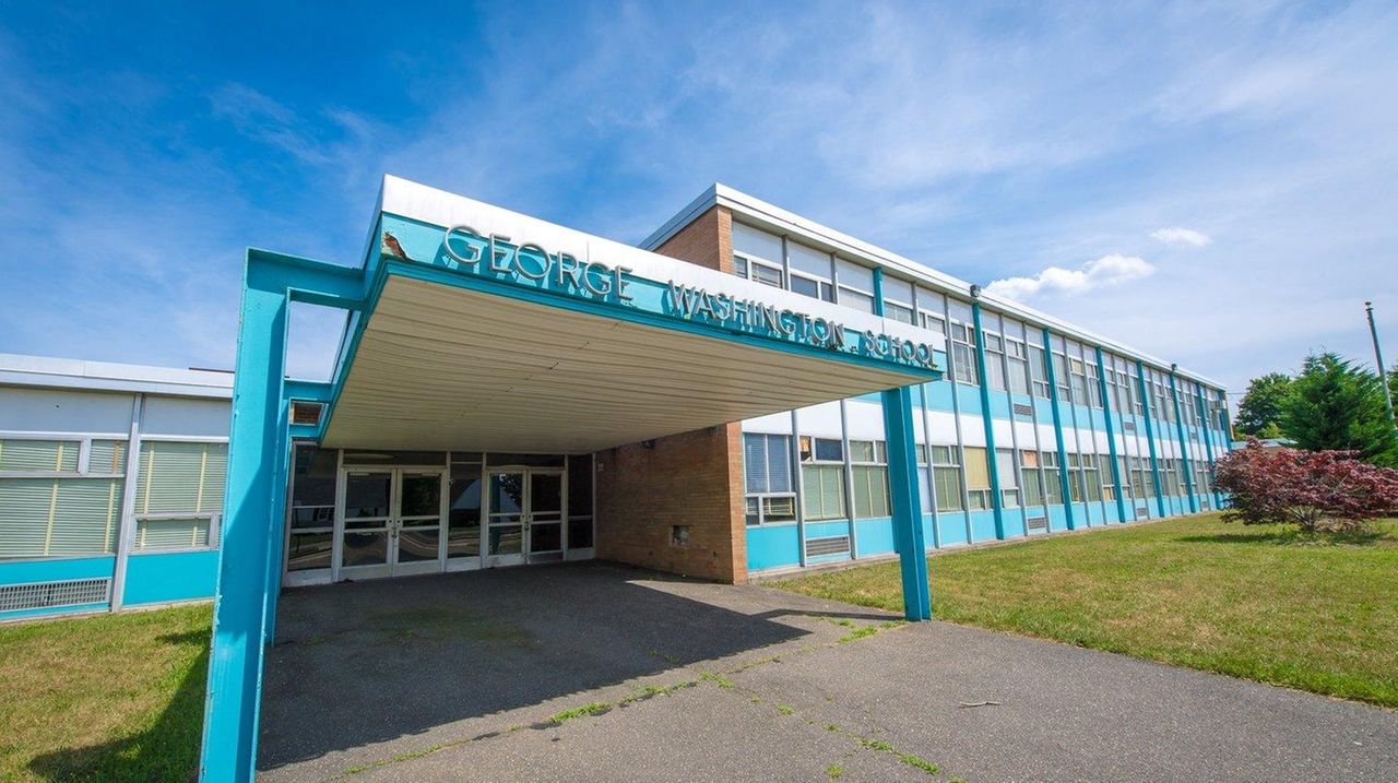 Deer Park district nears sale of school in 30M housing project Newsday