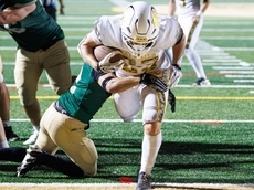 Chris Retzlaff helps Ward Melville football rally past Longwood in Suffolk I