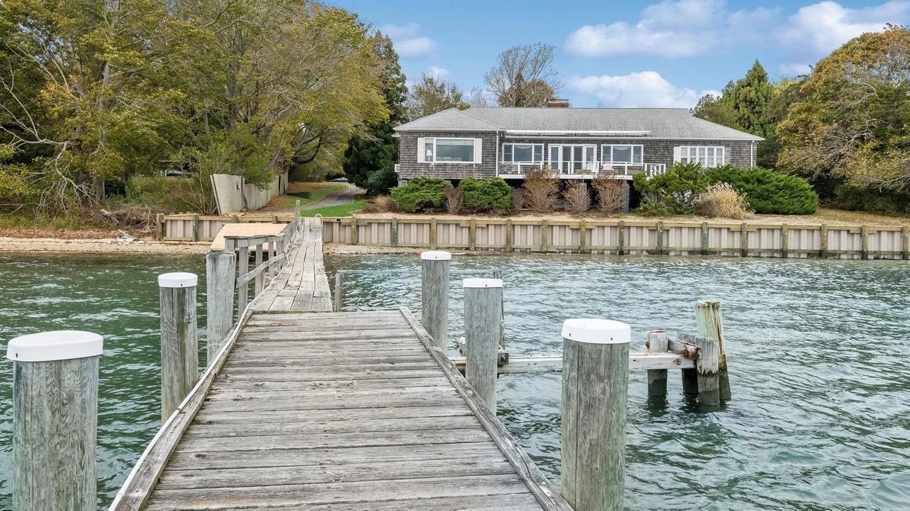 Waterfront home in 'un-Hamptons' Shelter Island lists for $5.5 million ...