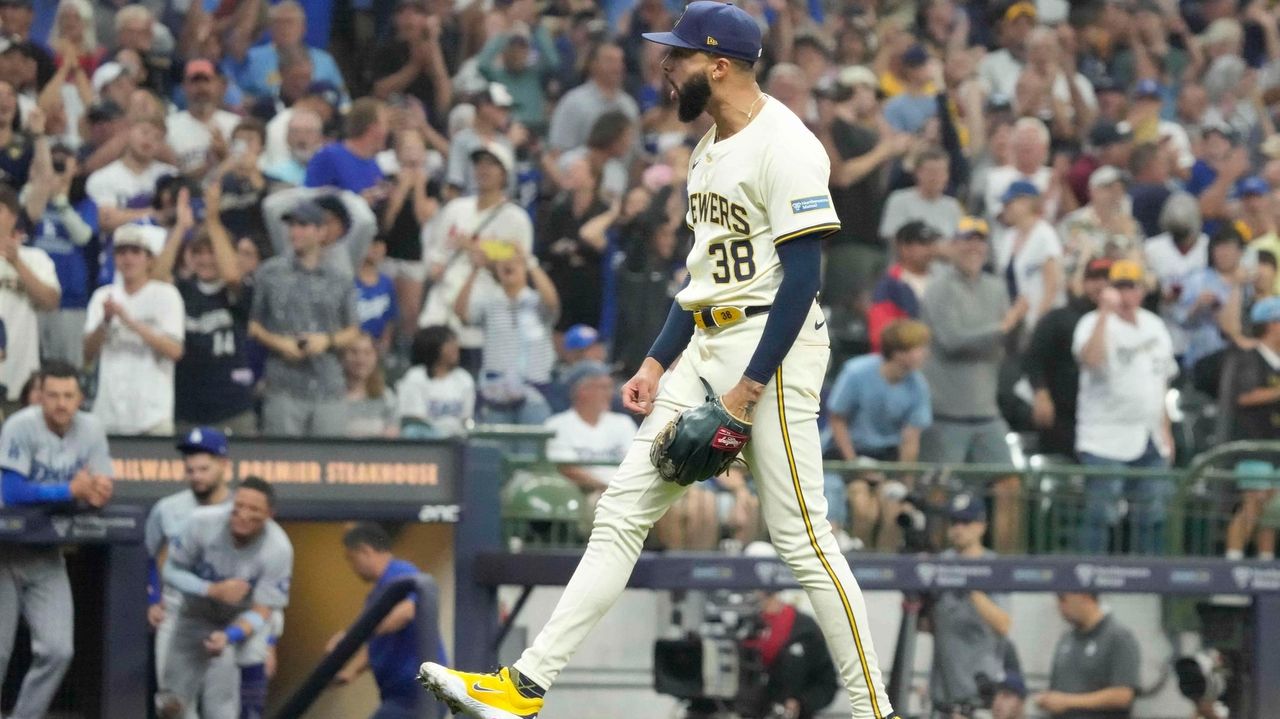 Brewers’ Devin Williams shows his value by knocking out the Dodgers on two consecutive days