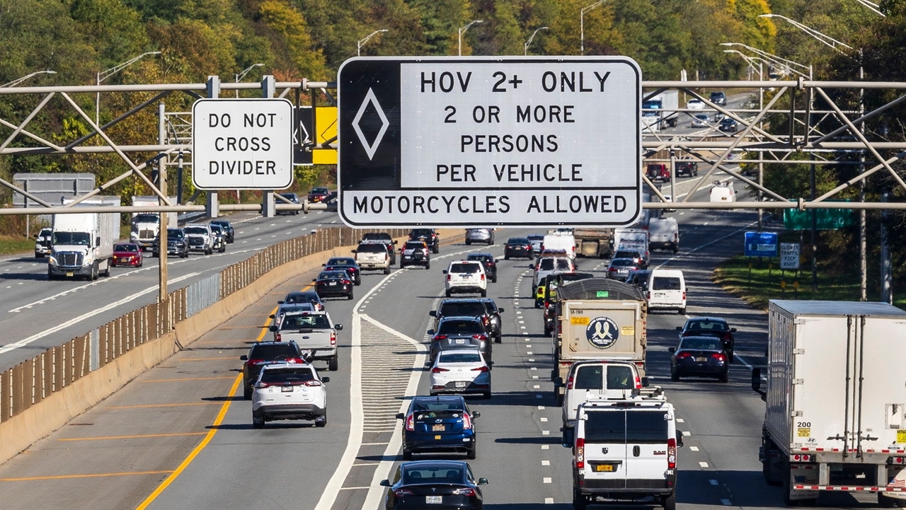 Dangerous Roads newsletter: Long Island carpooling has fallen 50% since 1980. What would make us share a ride?