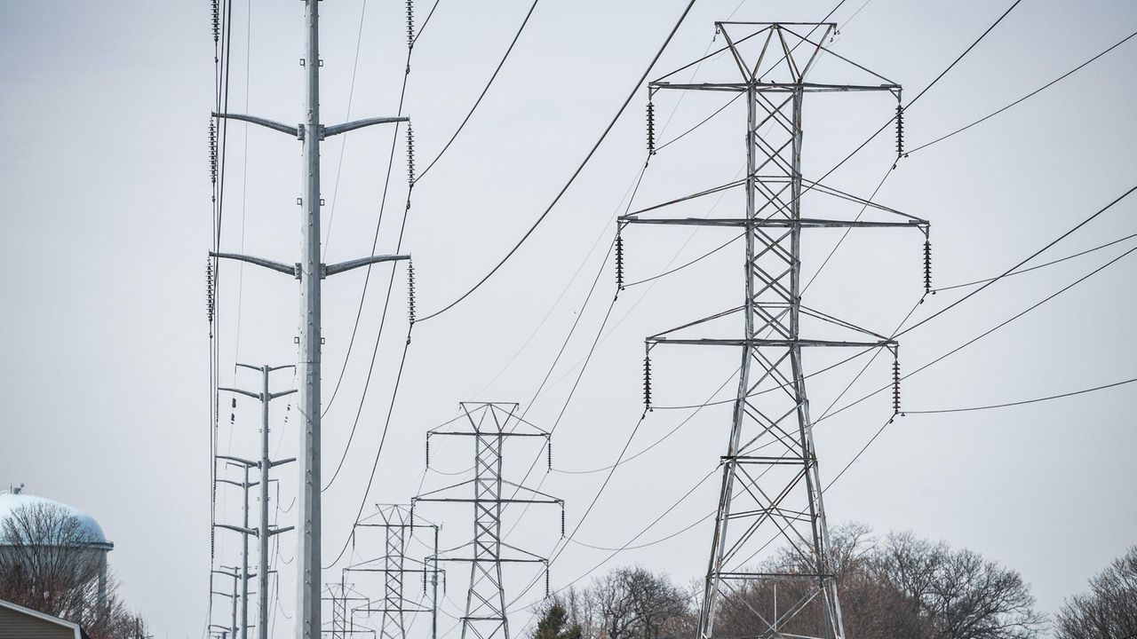 Top PSEG LI execs got bonuses in 2022 as company missed key customer