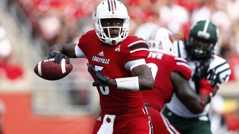 Teddy Bridgewater #5 of the Louisville Cardinals looks to pass...