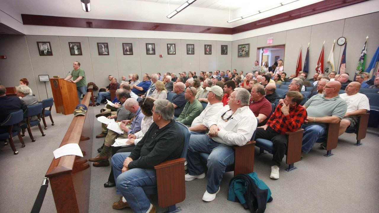 Urged on by a crowd, Suffolk panel votes to keep skeet range open - Newsday