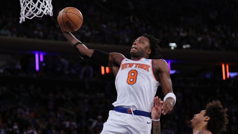 Knicks' OG Anunoby (8) drives to the basket on Saturday. April...