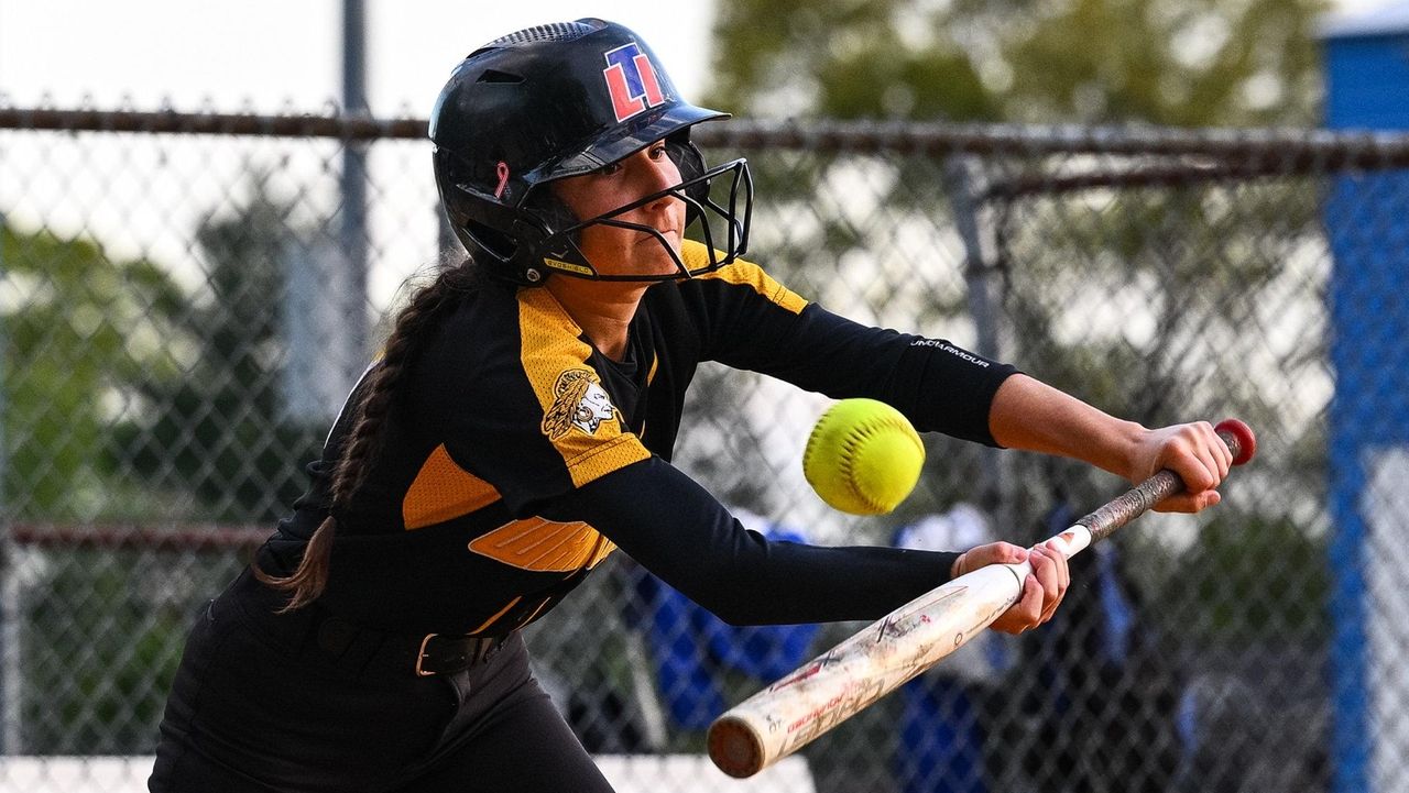 Photos WantaghHerricks softball Newsday