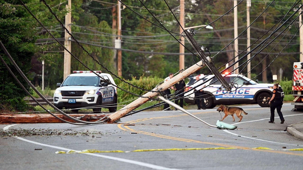 Source image for "Serious car crash in West Bay Shore closes Orinoco Drive for investigation"