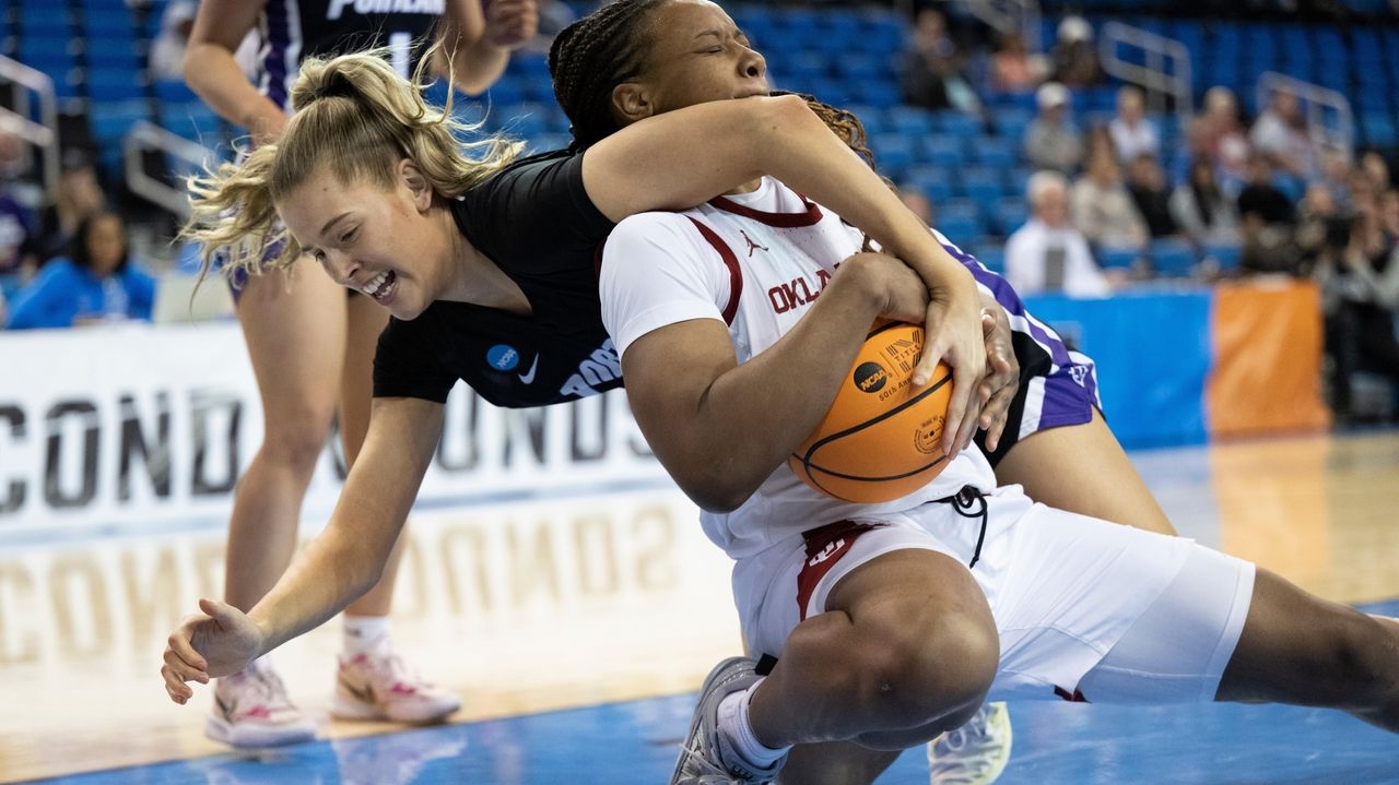 Oklahoma has big 3rd quarter to advance over Portland, 85-63