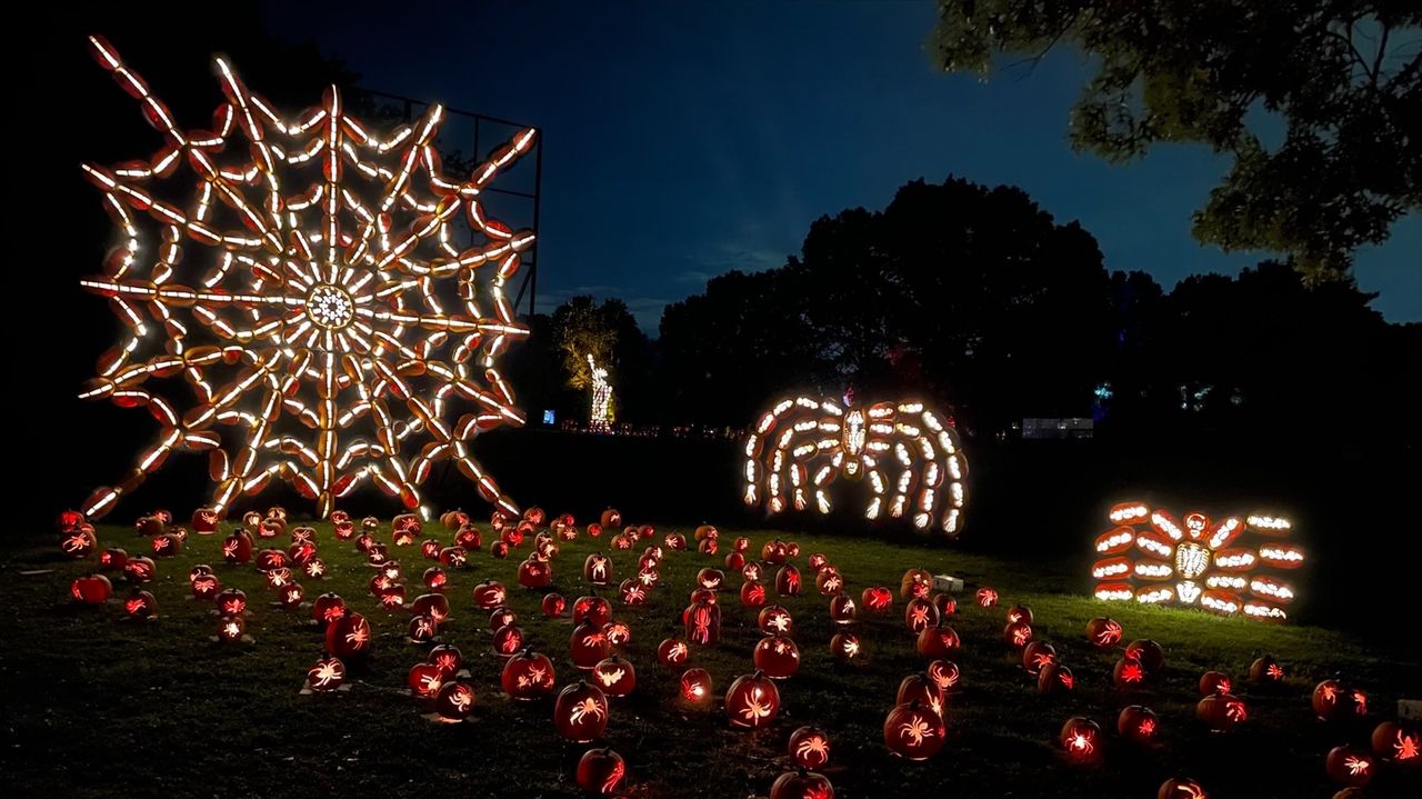 Great Jack O'Lantern Blaze brings 7,000 pumpkins to Old Bethpage this