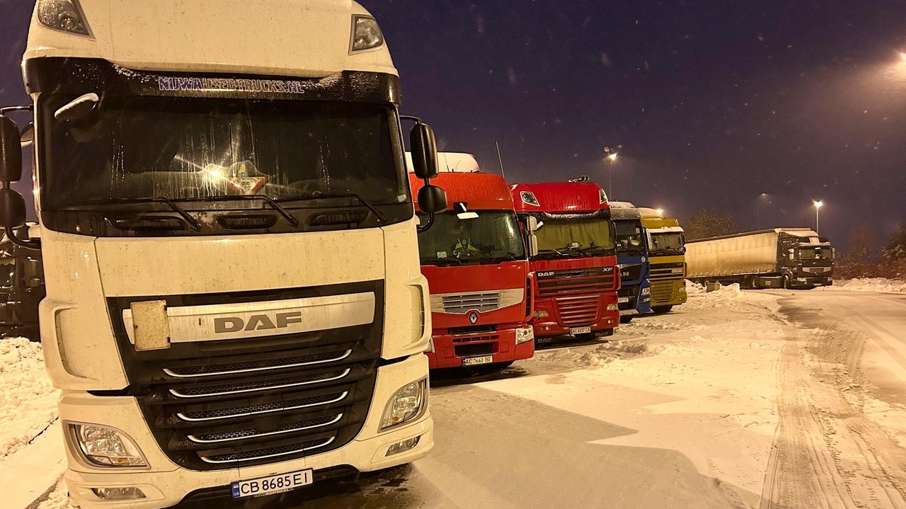Polish truck drivers are blocking the border with Ukraine. It's hurting on the battlefield - Vimarsana News
