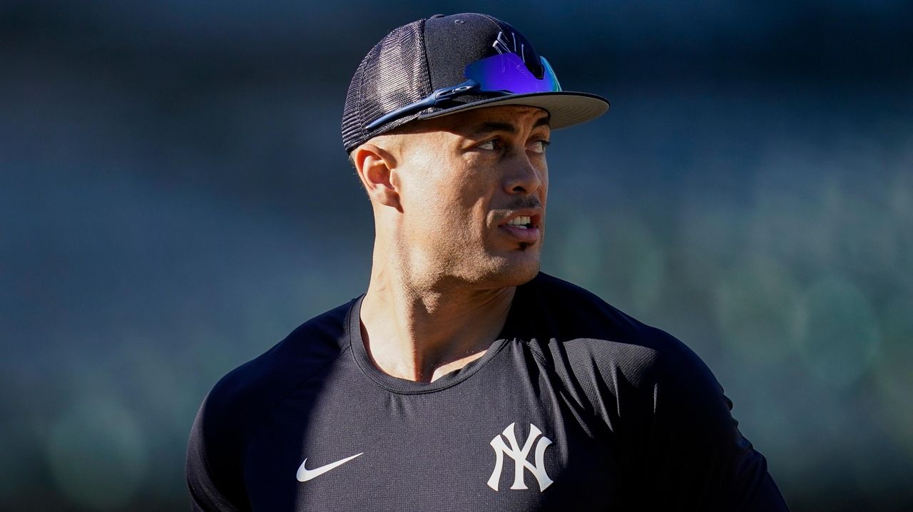Yankees holding breath on latest Giancarlo Stanton injury 