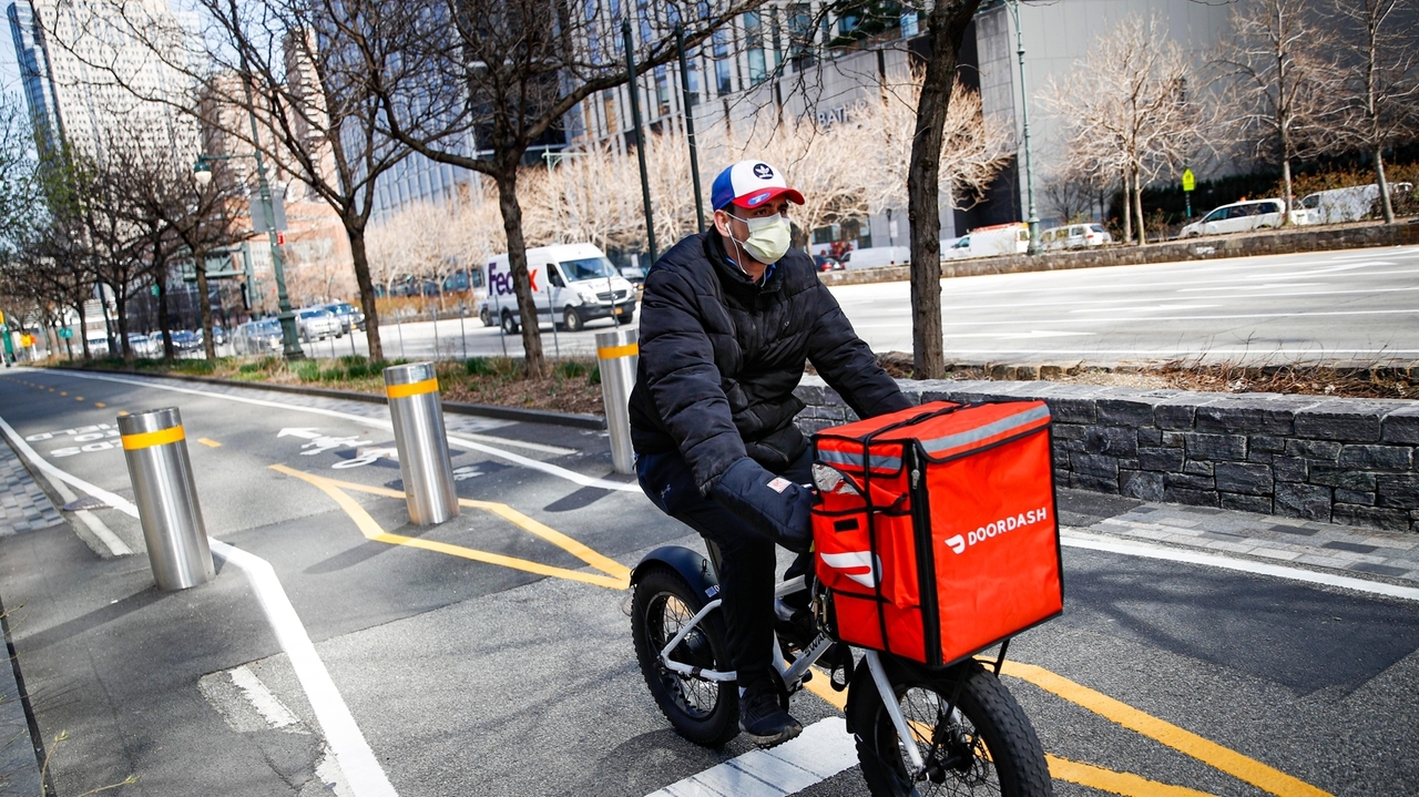 New minimum pay rates for NYC app-based food delivery workers are ...
