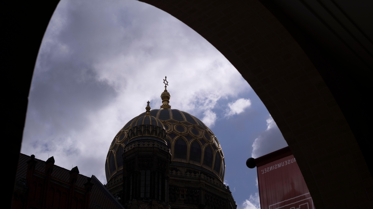 Germany saw at least 2,480 antisemitic incidents in 2022, monitoring group says - Vimarsana News