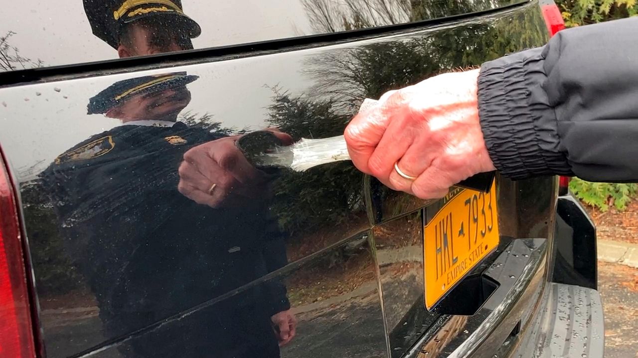 Old Westbury police get vehiclemounted GPS launchers to track cars