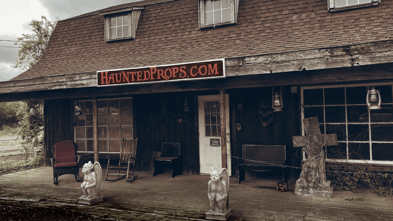 Year-round Halloween haunted house props store opens in Manorville ...