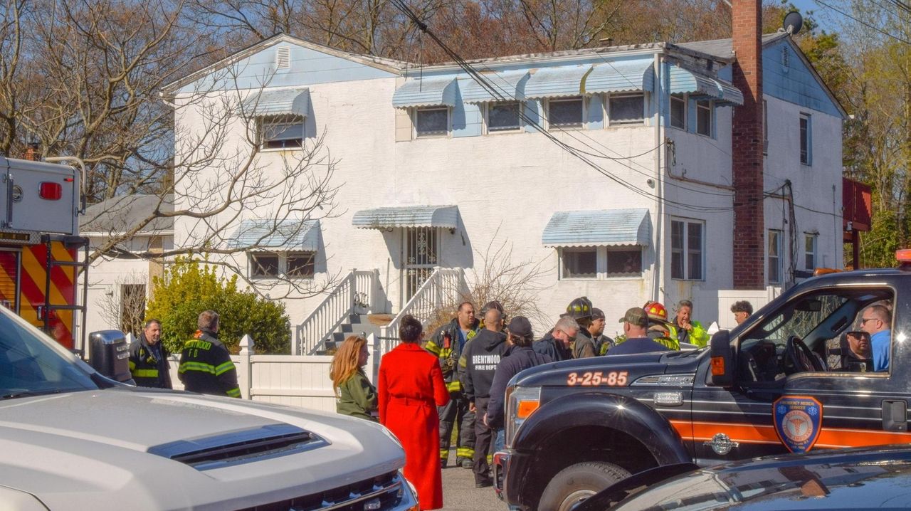 10 hospitalized with carbon monoxide poisoning in Brentwood Newsday