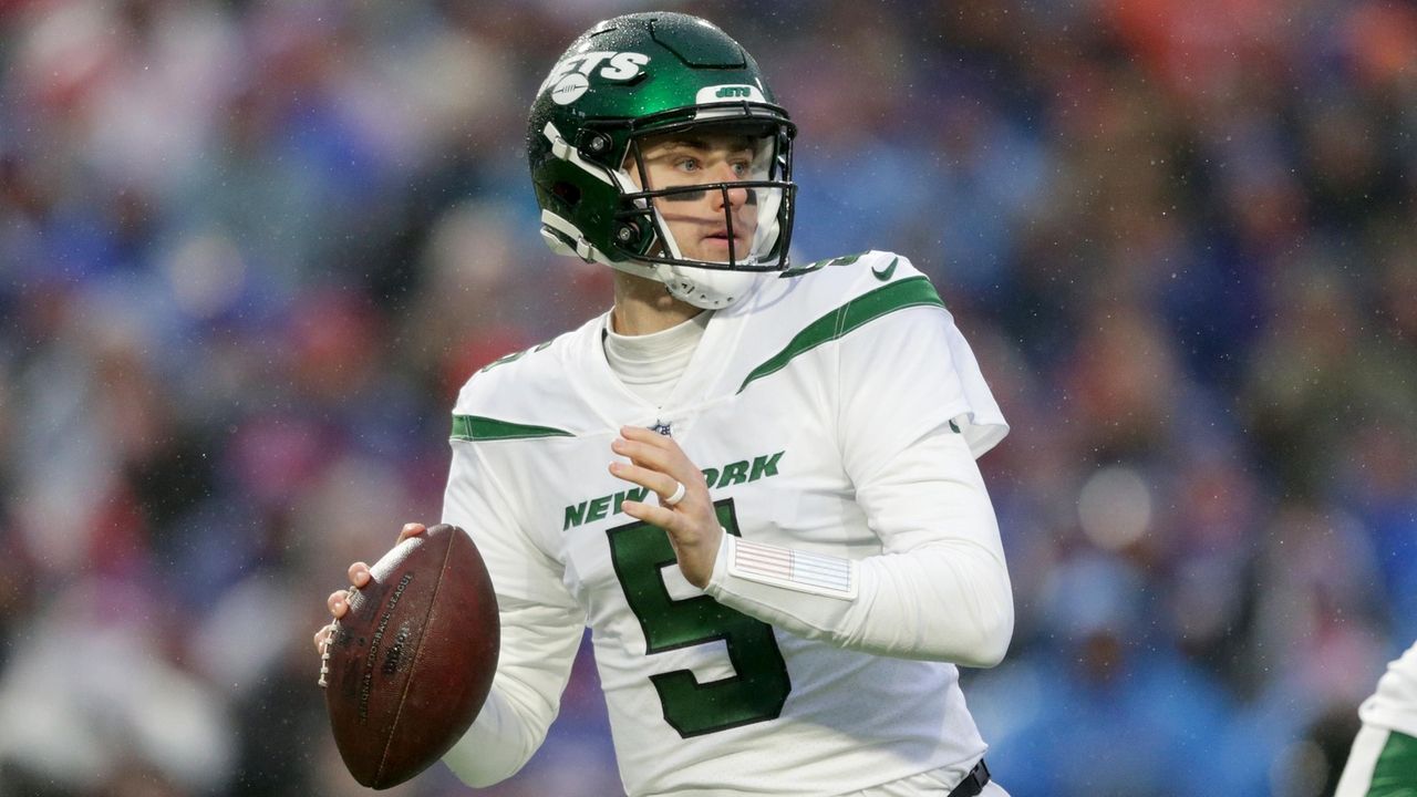 Mike White to start vs. Dolphins Sunday, but Jets' QB position remains  unsettled - Newsday