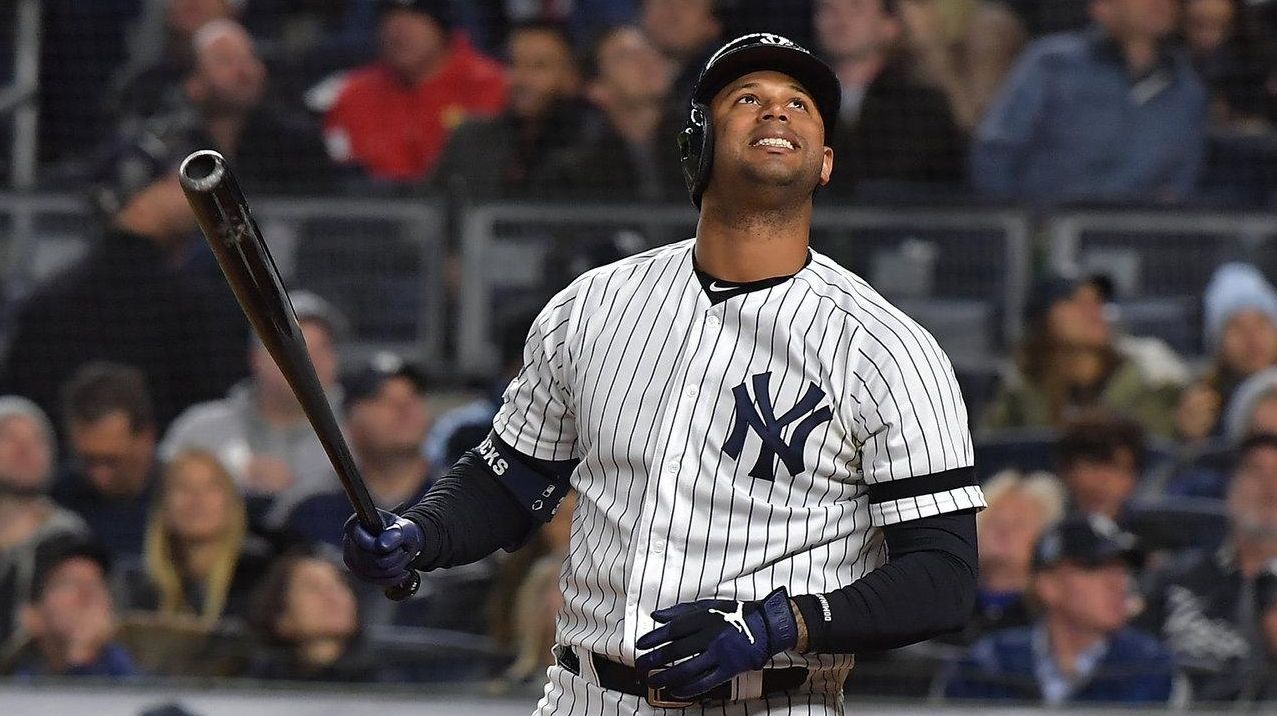 May 23, 2018: New York Yankees center fielder Aaron Hicks #31 during an MLB  game between the New York Yankees and the Texas Rangers at Globe Life Park  in Arlington, TX Texas