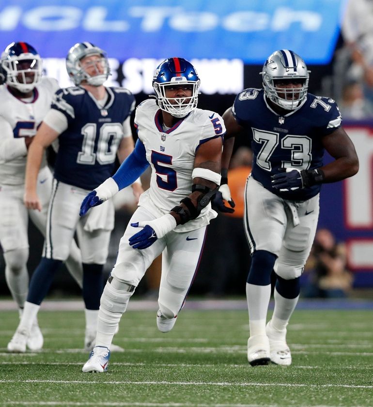 The New York Giants huddle during the first quarter of an NFL football game  against the Dallas Cowboys, Monday, Sept. 26, 2022, in East Rutherford,  N.J. (AP Photo/Adam Hunger Stock Photo - Alamy