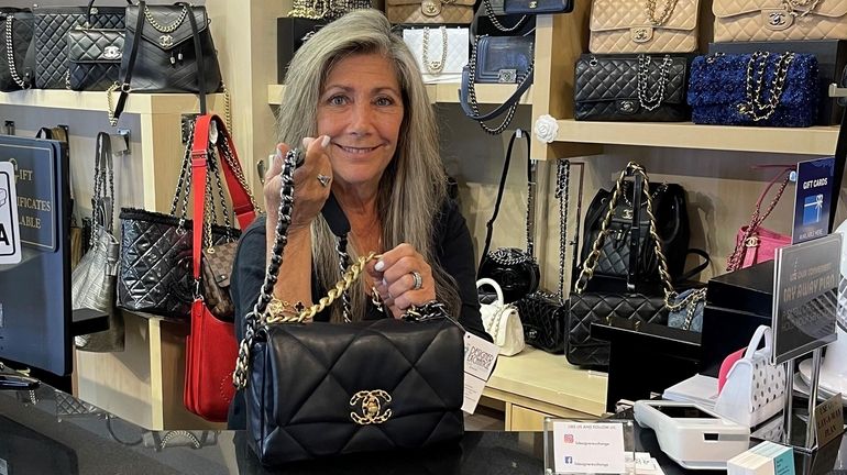 Gently used outlet luxury handbags