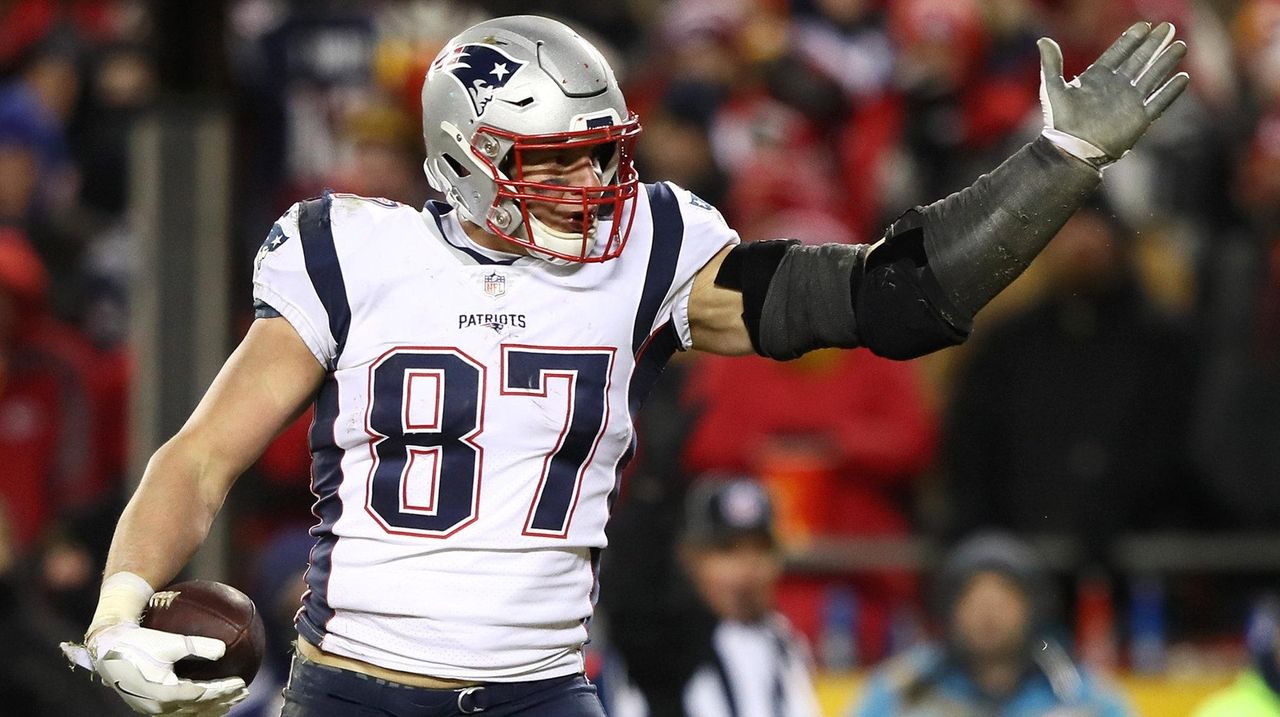 Fun-loving Gronk all business on field for Pats