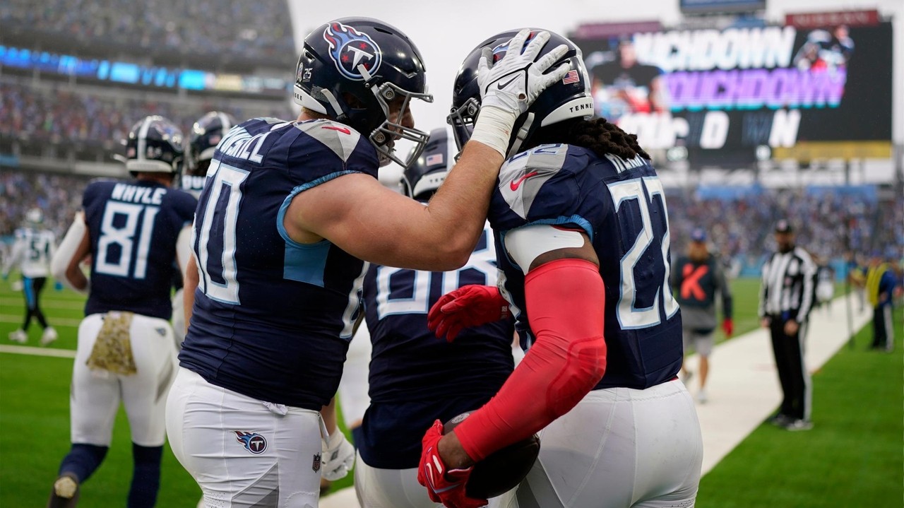 Derrick Henry runs for 2 TDs as the Titans hold off Panthers, Bryce ...