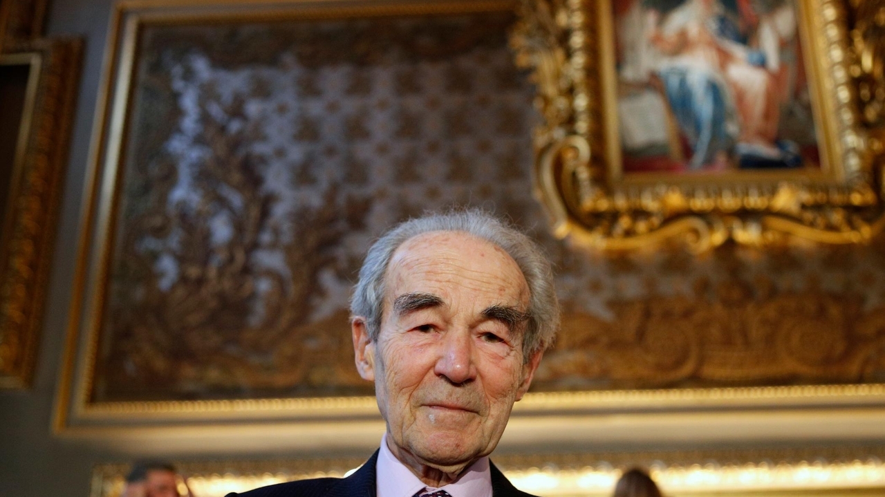 Robert Badinter, who led France to end the death penalty and fought Holocaust denial, has died at 95 - Vimarsana News