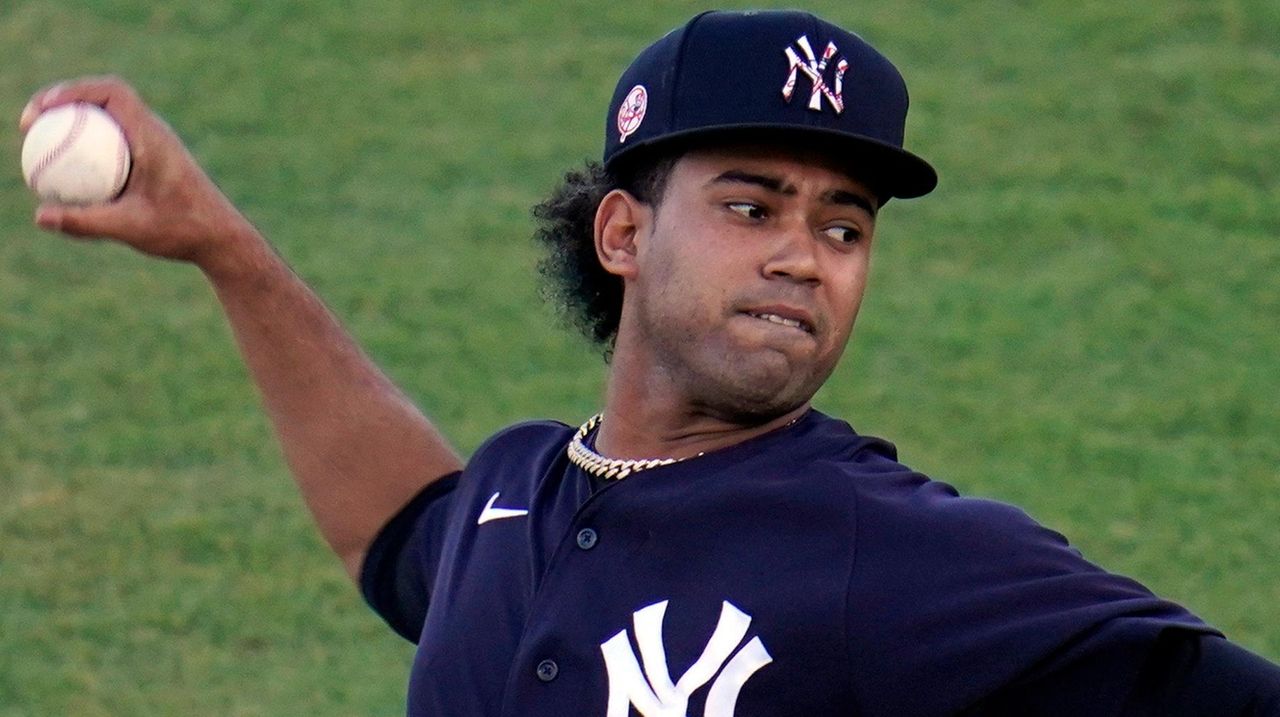 Yankees in sight as top pitching prospect Deivi Garcia hits Triple-A 