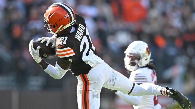 Cleveland Browns cornerback Denzel Ward (21) intercepts a pass against...