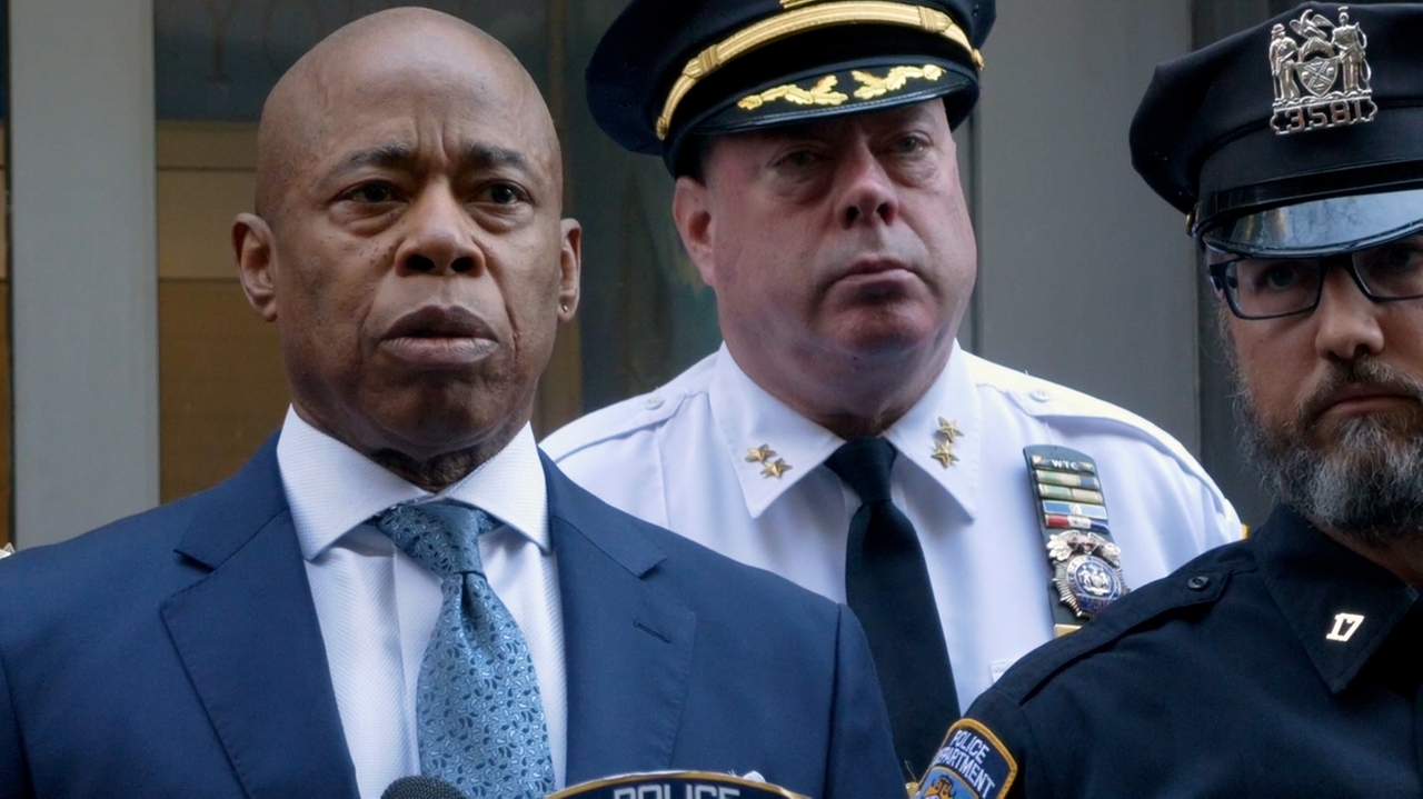 3 dead following stabbing spree in Manhattan - Newsday