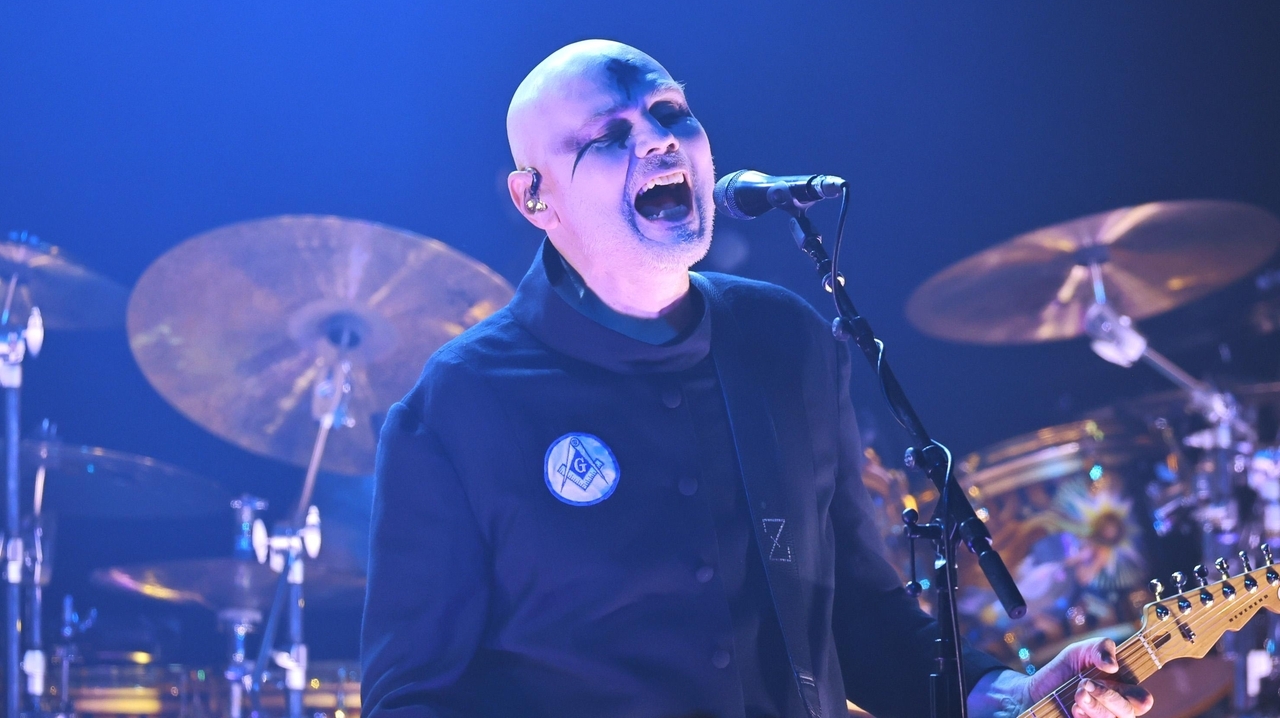 Smashing Pumpkins' World Is a Vampire tour hits Jones Beach - Vimarsana News