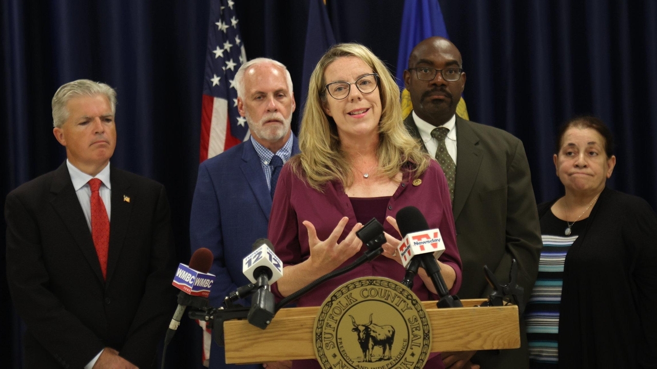 Suffolk Legislator Kara Hahn stepping down for state parks position - Vimarsana News